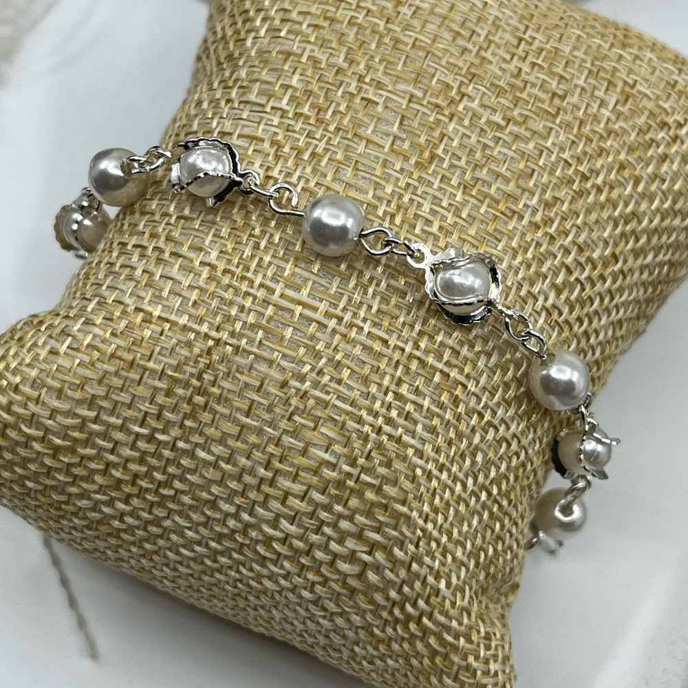 Vintage Silver Tone Pearl Bead Bracelet – 8" Length, Elegant Shine - Picture 7 of 13